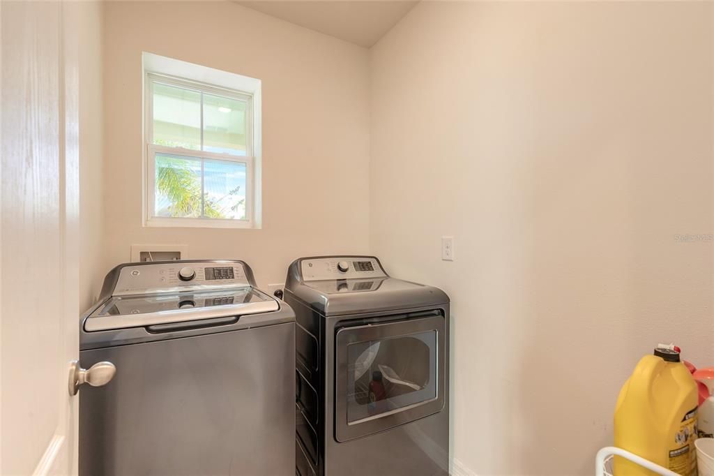 На продажу: $384,900 (3 спален, 2 ванн, 1616 Квадратных фут)