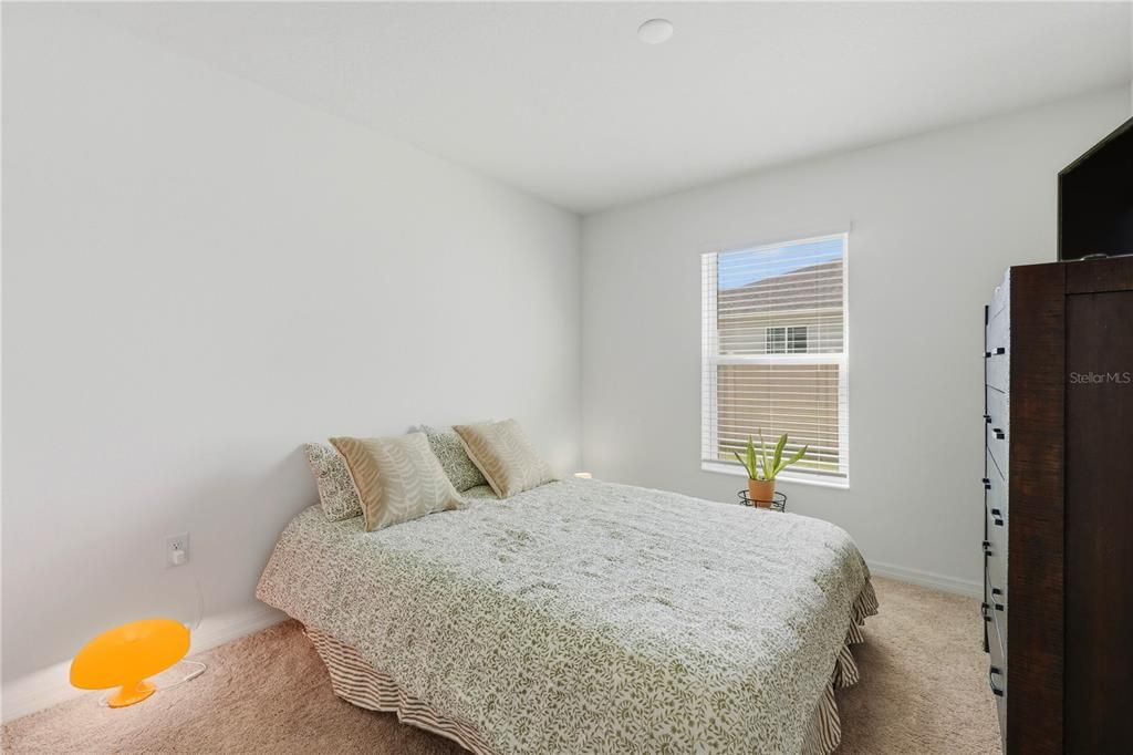 待售: $360,000 (4 贝兹, 2 浴室, 1696 平方英尺)