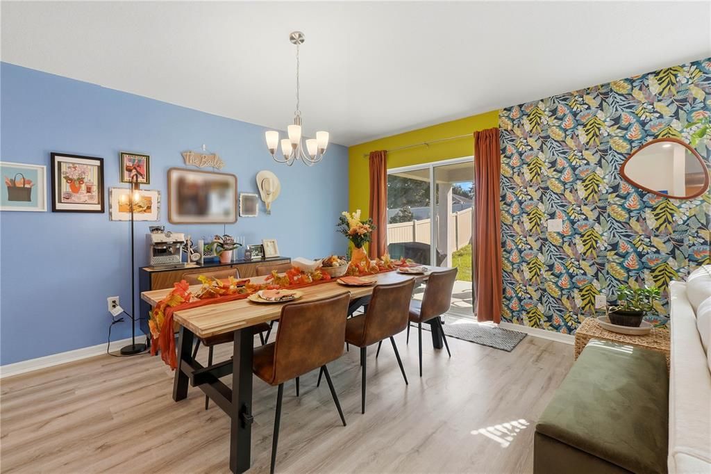 待售: $360,000 (4 贝兹, 2 浴室, 1696 平方英尺)