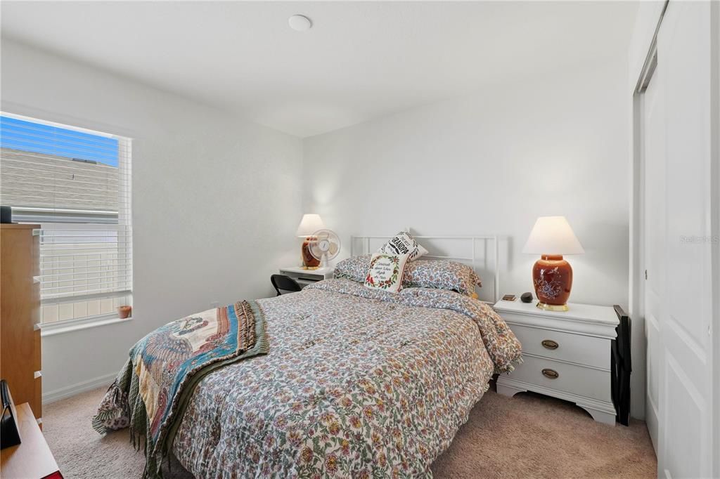 待售: $360,000 (4 贝兹, 2 浴室, 1696 平方英尺)