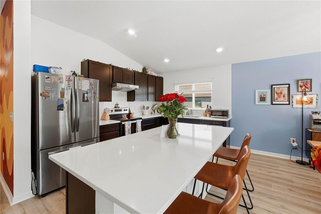 待售: $360,000 (4 贝兹, 2 浴室, 1696 平方英尺)