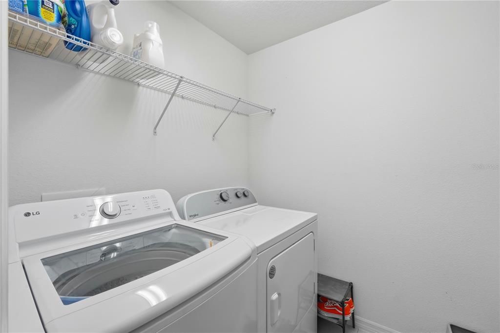 待售: $360,000 (4 贝兹, 2 浴室, 1696 平方英尺)