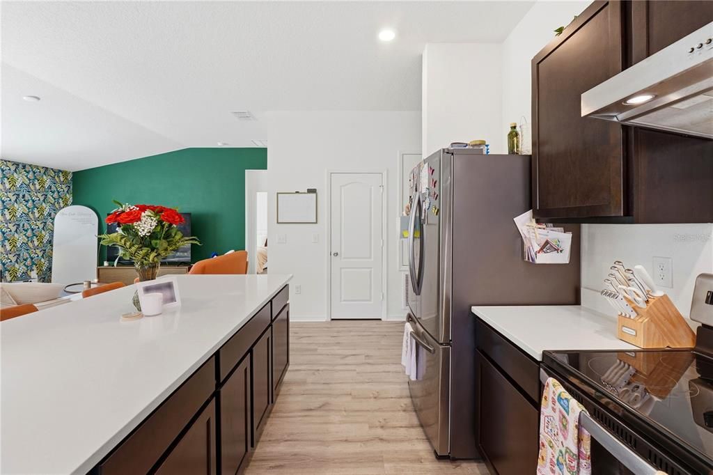 待售: $360,000 (4 贝兹, 2 浴室, 1696 平方英尺)