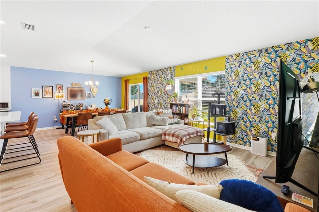 待售: $360,000 (4 贝兹, 2 浴室, 1696 平方英尺)