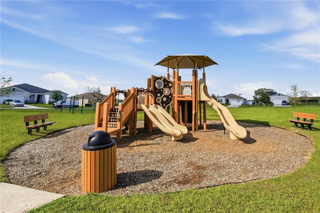 待售: $360,000 (4 贝兹, 2 浴室, 1696 平方英尺)