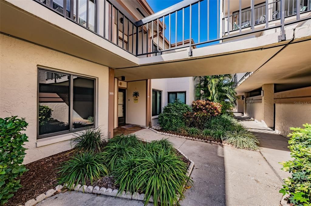 待售: $319,000 (2 贝兹, 2 浴室, 890 平方英尺)