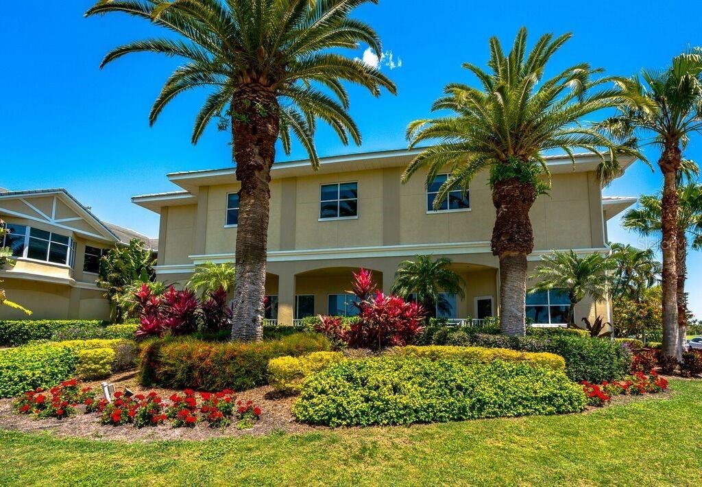 待售: $319,000 (2 贝兹, 2 浴室, 890 平方英尺)