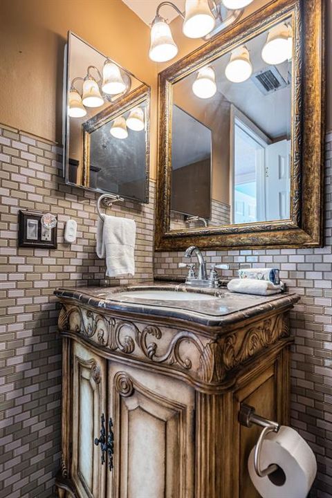 待售: $319,000 (2 贝兹, 2 浴室, 890 平方英尺)