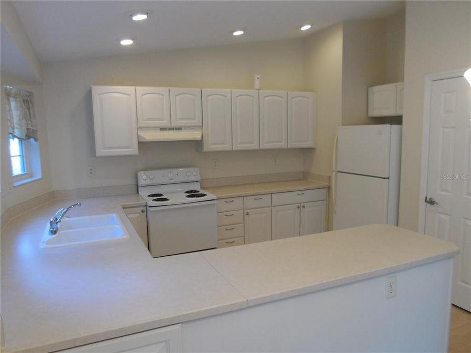 出租: $2,100 (3 贝兹, 2 浴室, 1524 平方英尺)