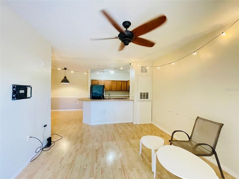 For Rent: $1,295 (1 beds, 1 baths, 716 Square Feet)