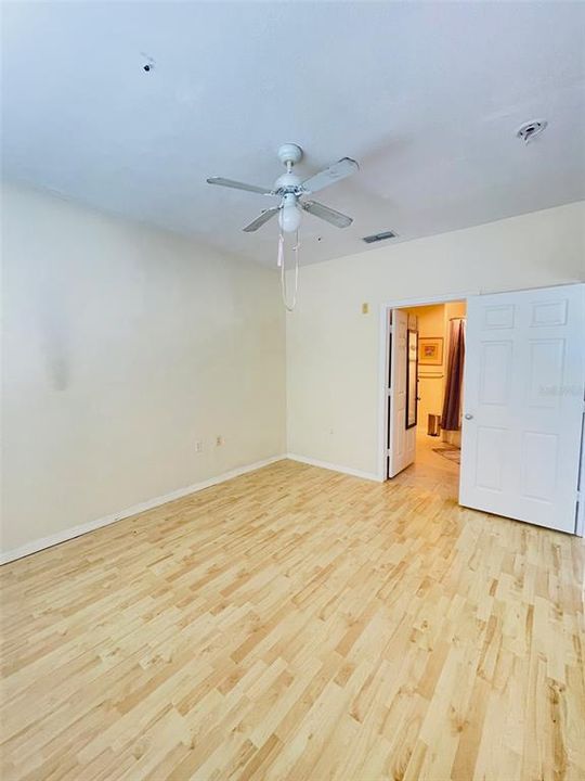For Rent: $1,295 (1 beds, 1 baths, 716 Square Feet)