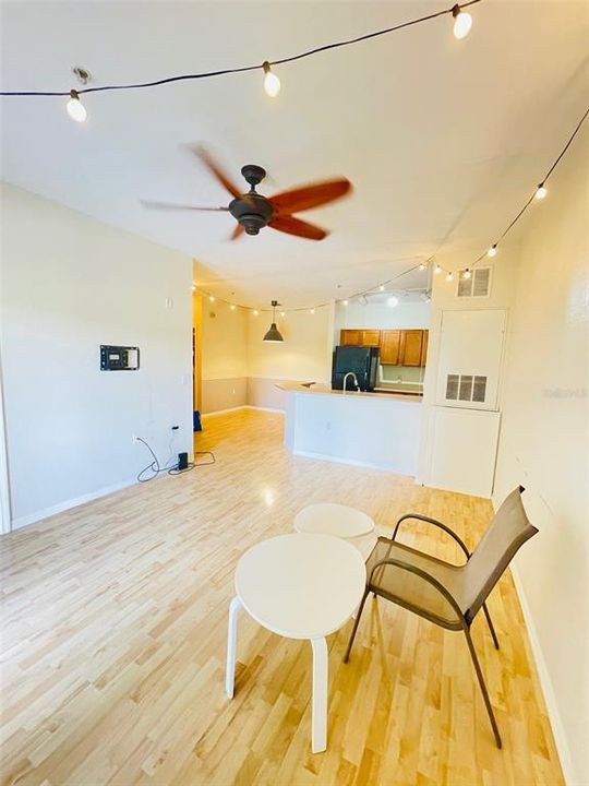 For Rent: $1,295 (1 beds, 1 baths, 716 Square Feet)