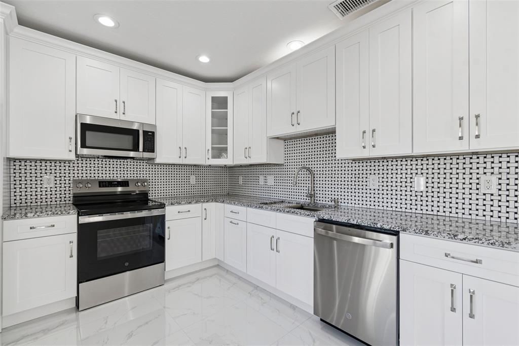 Activo con contrato: $460,000 (4 camas, 2 baños, 2138 Pies cuadrados)