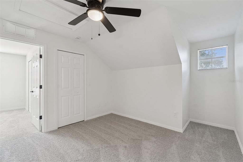 Activo con contrato: $460,000 (4 camas, 2 baños, 2138 Pies cuadrados)