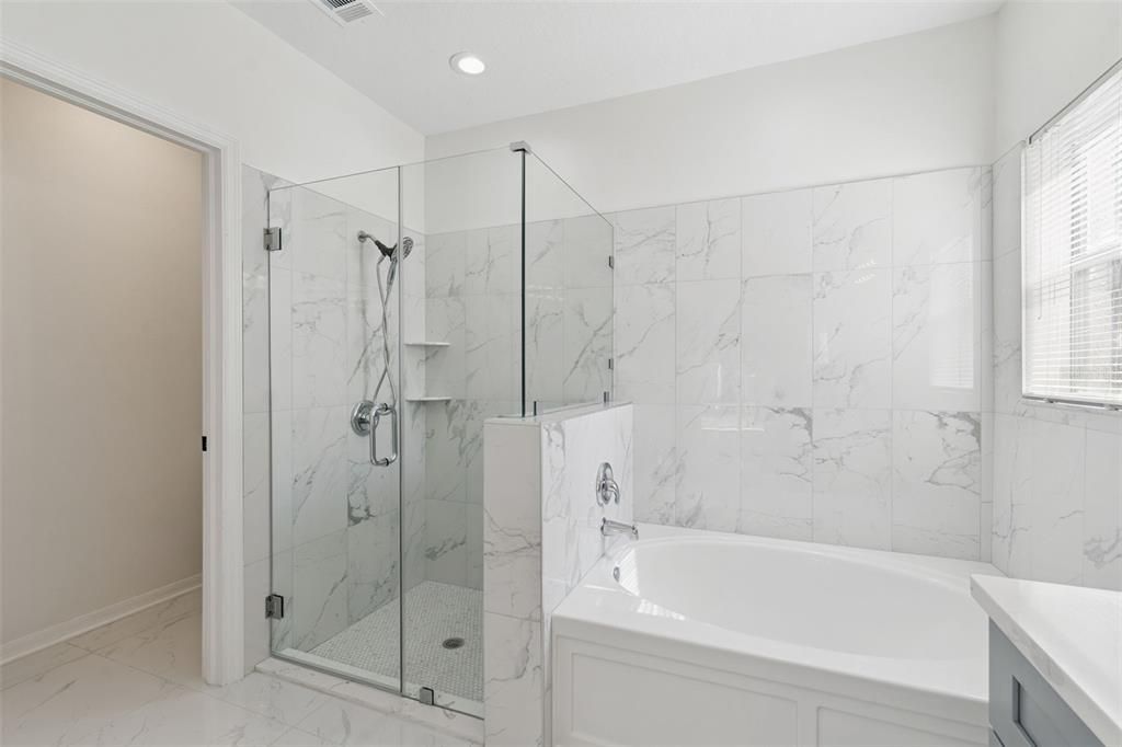 Activo con contrato: $460,000 (4 camas, 2 baños, 2138 Pies cuadrados)