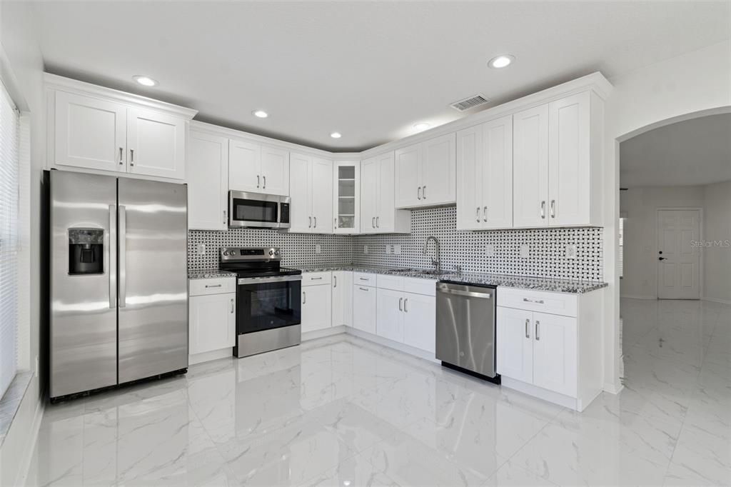 Activo con contrato: $460,000 (4 camas, 2 baños, 2138 Pies cuadrados)