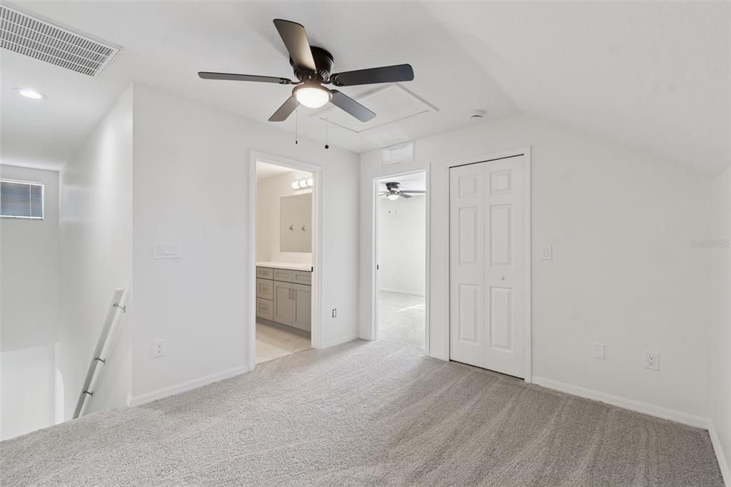 Activo con contrato: $460,000 (4 camas, 2 baños, 2138 Pies cuadrados)