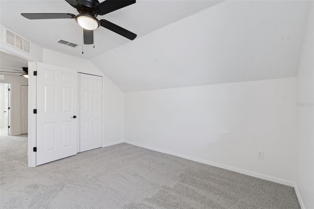 Activo con contrato: $460,000 (4 camas, 2 baños, 2138 Pies cuadrados)