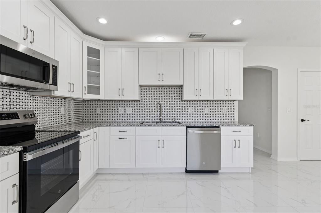 Activo con contrato: $460,000 (4 camas, 2 baños, 2138 Pies cuadrados)