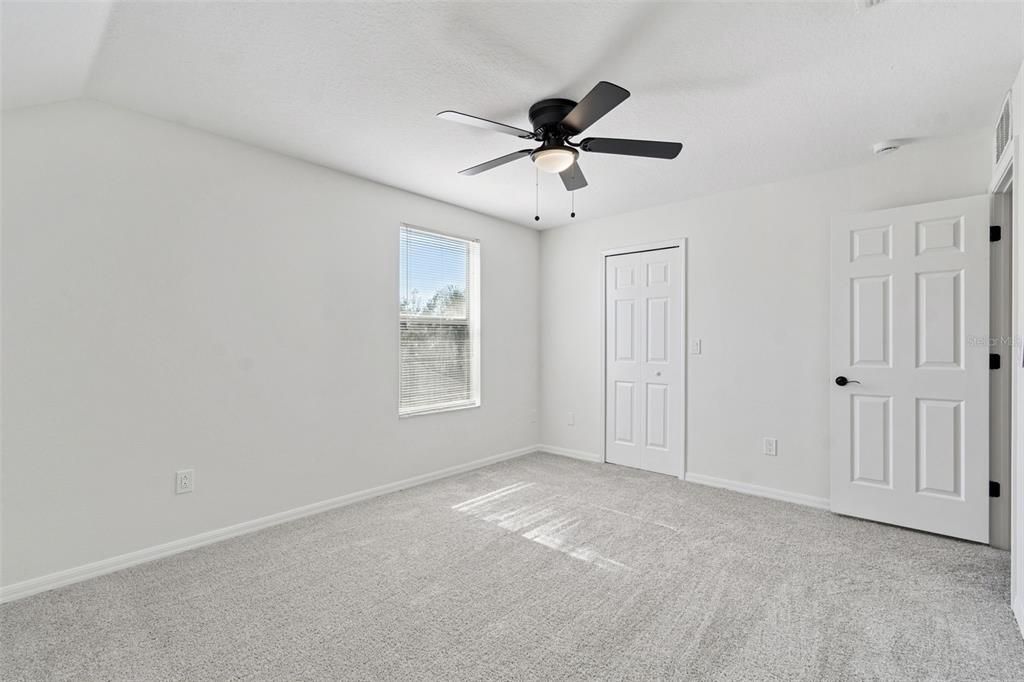 Activo con contrato: $460,000 (4 camas, 2 baños, 2138 Pies cuadrados)