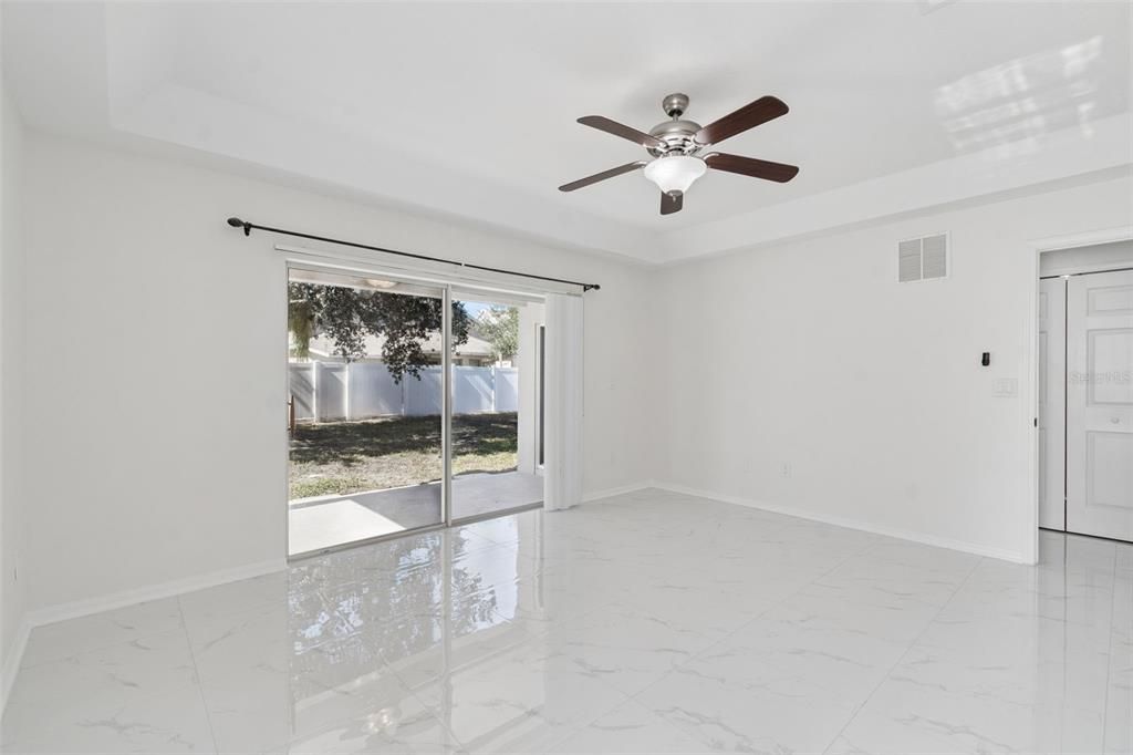 Activo con contrato: $460,000 (4 camas, 2 baños, 2138 Pies cuadrados)