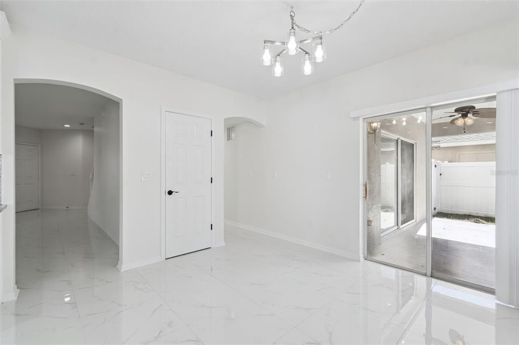 Activo con contrato: $460,000 (4 camas, 2 baños, 2138 Pies cuadrados)