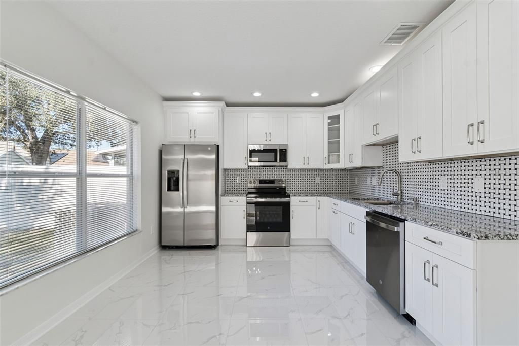 Activo con contrato: $460,000 (4 camas, 2 baños, 2138 Pies cuadrados)