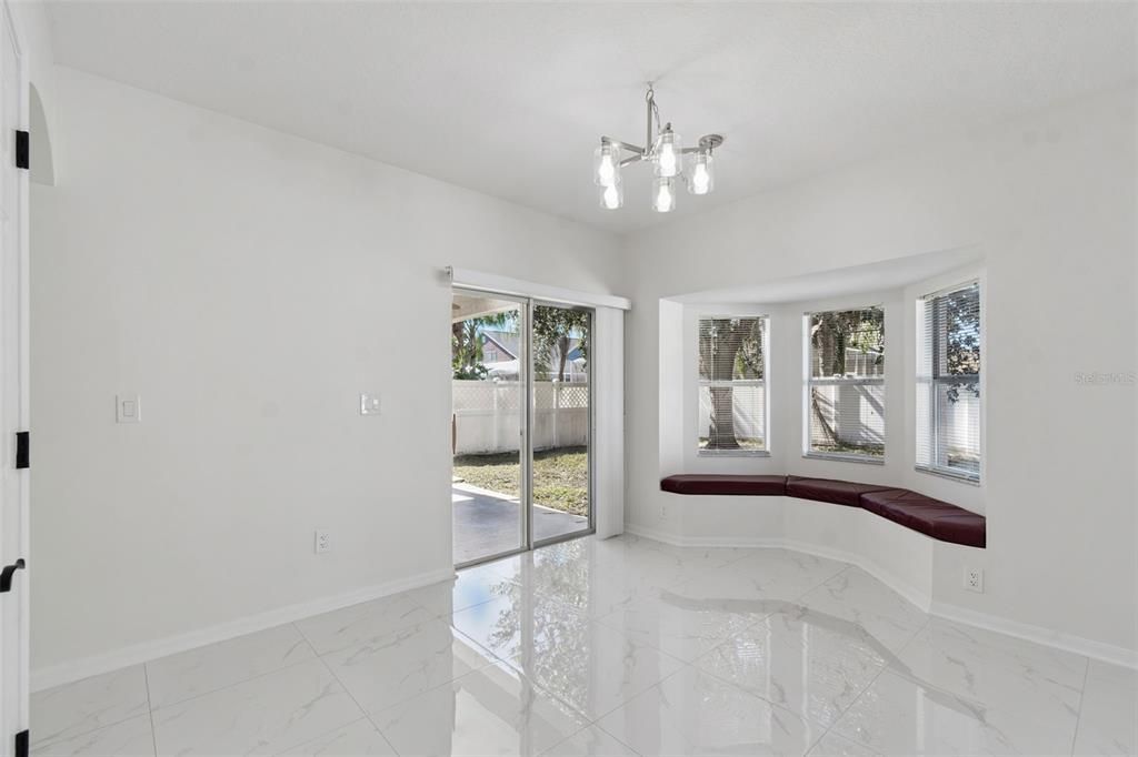 Activo con contrato: $460,000 (4 camas, 2 baños, 2138 Pies cuadrados)