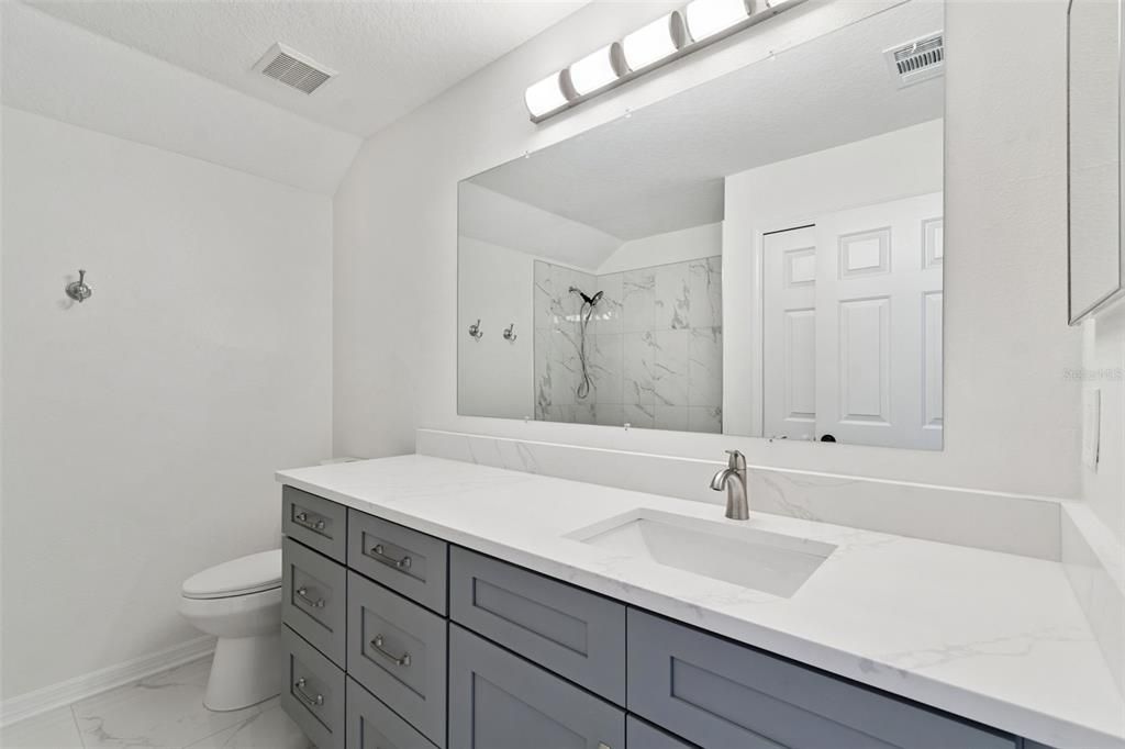 Activo con contrato: $460,000 (4 camas, 2 baños, 2138 Pies cuadrados)