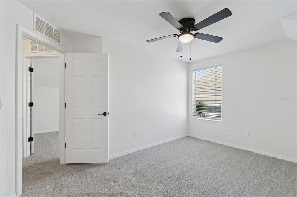 Activo con contrato: $460,000 (4 camas, 2 baños, 2138 Pies cuadrados)