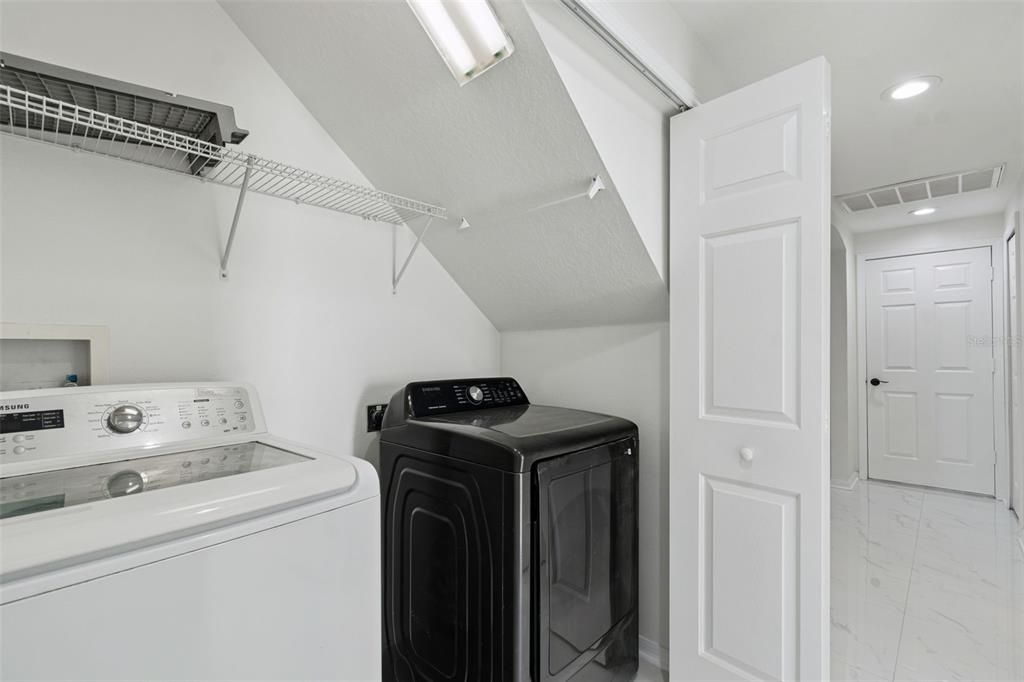 Activo con contrato: $460,000 (4 camas, 2 baños, 2138 Pies cuadrados)