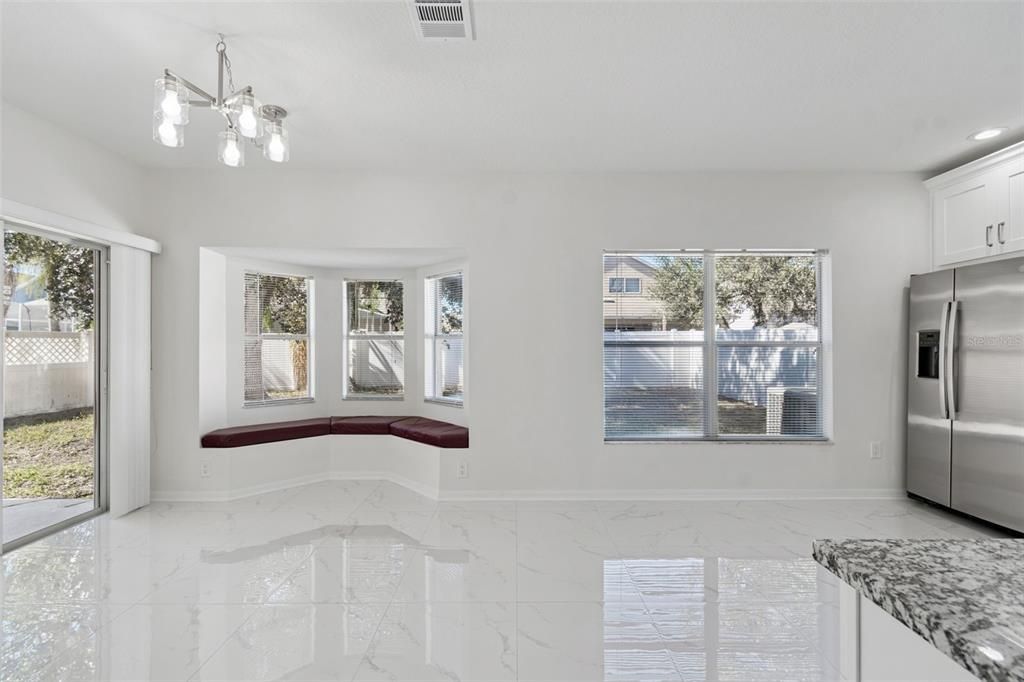 Activo con contrato: $460,000 (4 camas, 2 baños, 2138 Pies cuadrados)