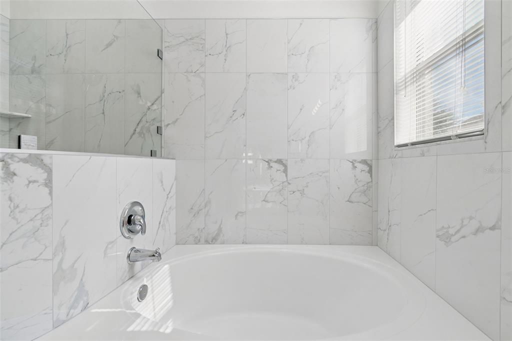 Activo con contrato: $460,000 (4 camas, 2 baños, 2138 Pies cuadrados)