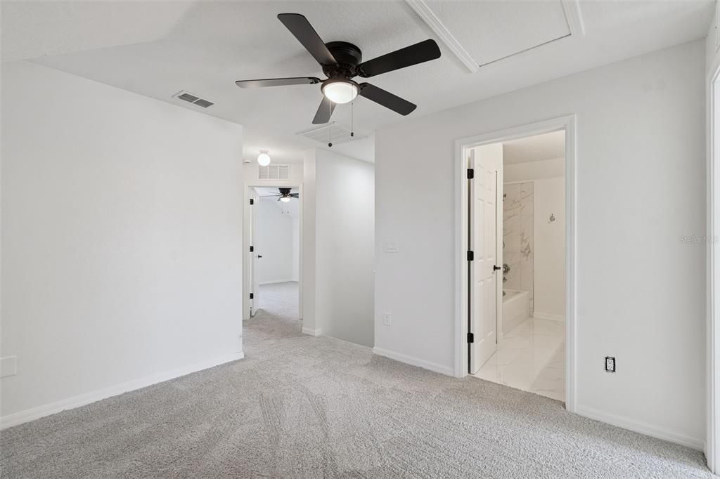 Activo con contrato: $460,000 (4 camas, 2 baños, 2138 Pies cuadrados)