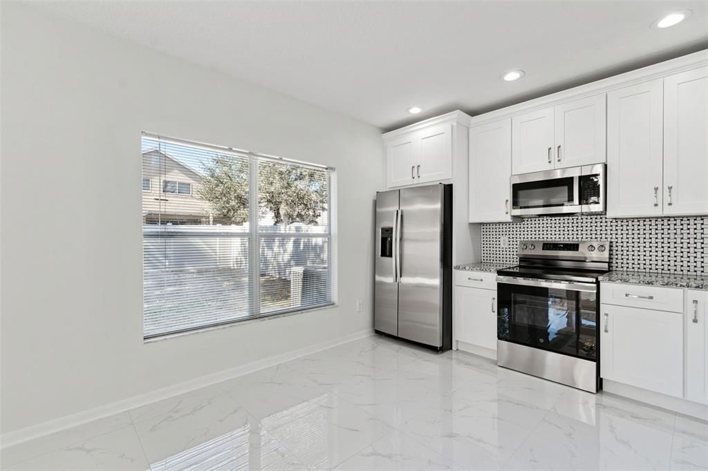 Activo con contrato: $460,000 (4 camas, 2 baños, 2138 Pies cuadrados)