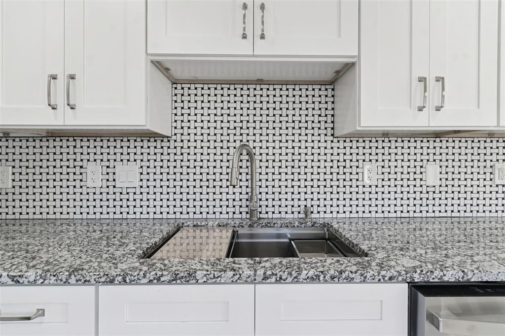 Activo con contrato: $460,000 (4 camas, 2 baños, 2138 Pies cuadrados)