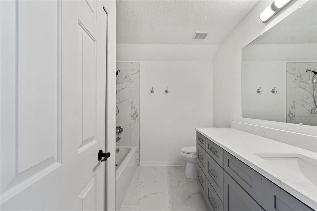 Activo con contrato: $460,000 (4 camas, 2 baños, 2138 Pies cuadrados)