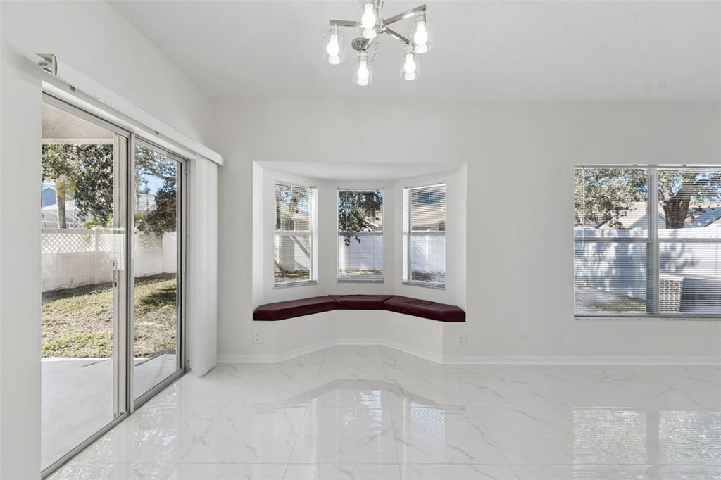 Activo con contrato: $460,000 (4 camas, 2 baños, 2138 Pies cuadrados)