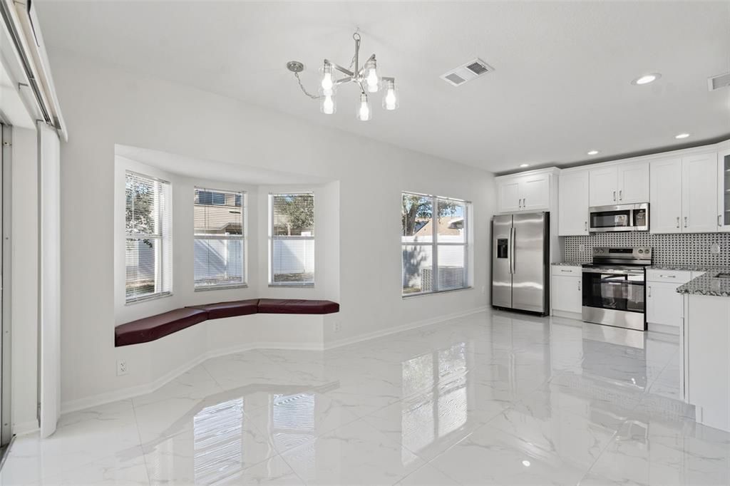 Activo con contrato: $460,000 (4 camas, 2 baños, 2138 Pies cuadrados)