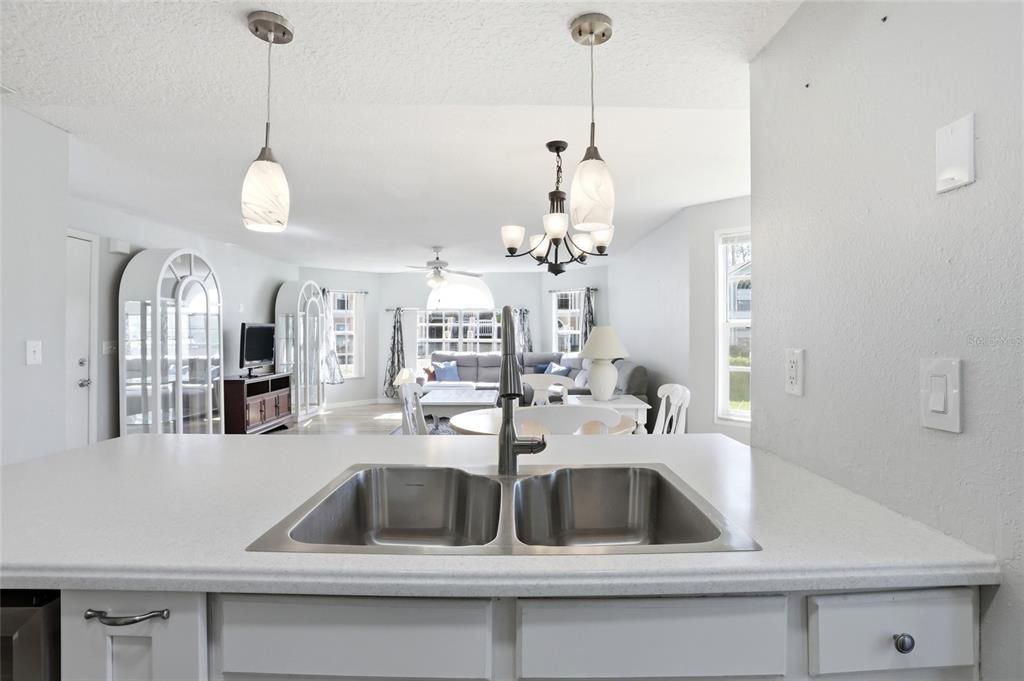 Active With Contract: $230,000 (3 beds, 2 baths, 1350 Square Feet)