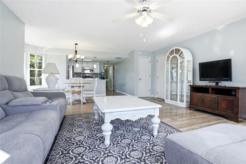 Active With Contract: $230,000 (3 beds, 2 baths, 1350 Square Feet)