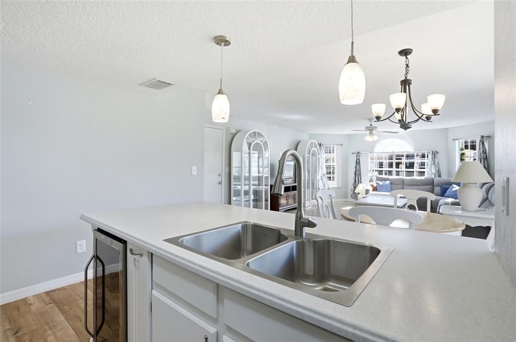 Active With Contract: $230,000 (3 beds, 2 baths, 1350 Square Feet)