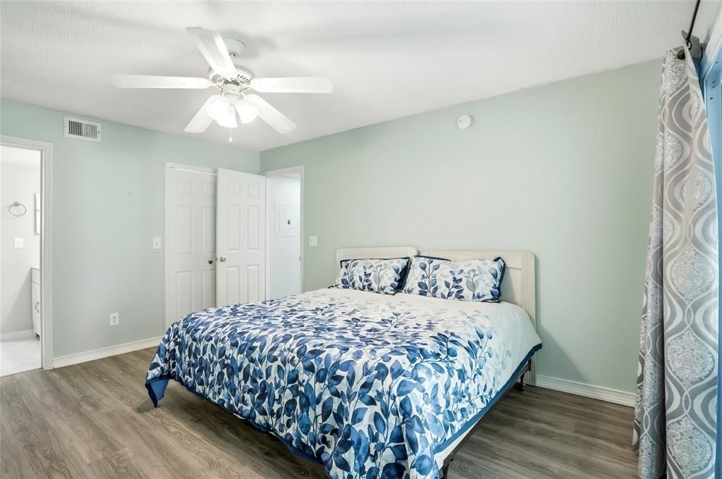 Active With Contract: $230,000 (3 beds, 2 baths, 1350 Square Feet)