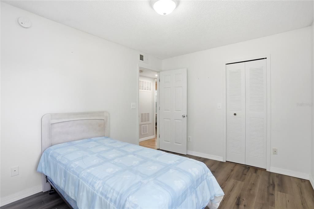 Active With Contract: $230,000 (3 beds, 2 baths, 1350 Square Feet)