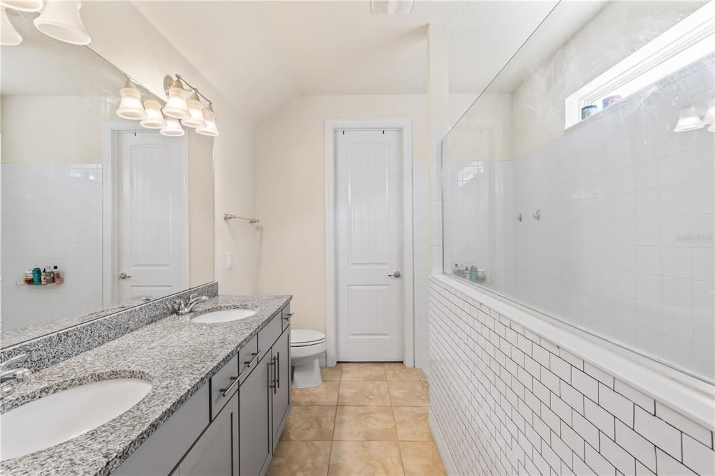 Activo con contrato: $499,000 (4 camas, 2 baños, 2894 Pies cuadrados)