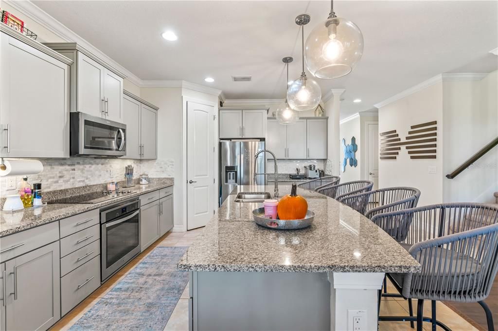 Activo con contrato: $499,000 (4 camas, 2 baños, 2894 Pies cuadrados)