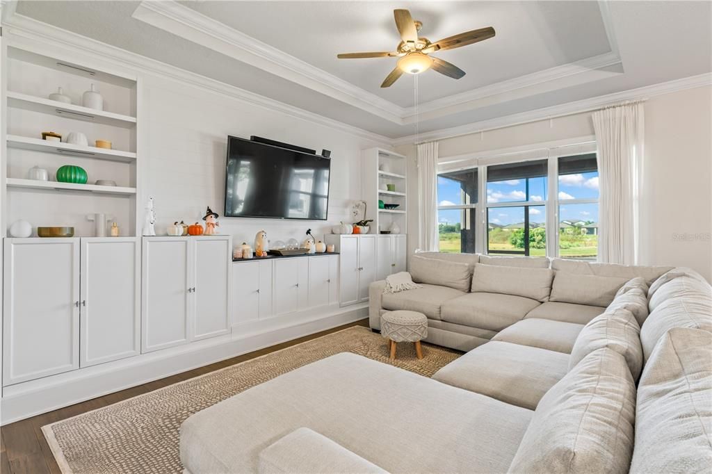 Activo con contrato: $499,000 (4 camas, 2 baños, 2894 Pies cuadrados)