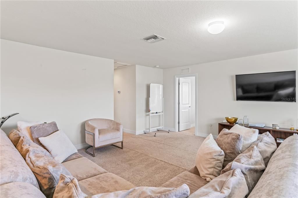 Activo con contrato: $499,000 (4 camas, 2 baños, 2894 Pies cuadrados)