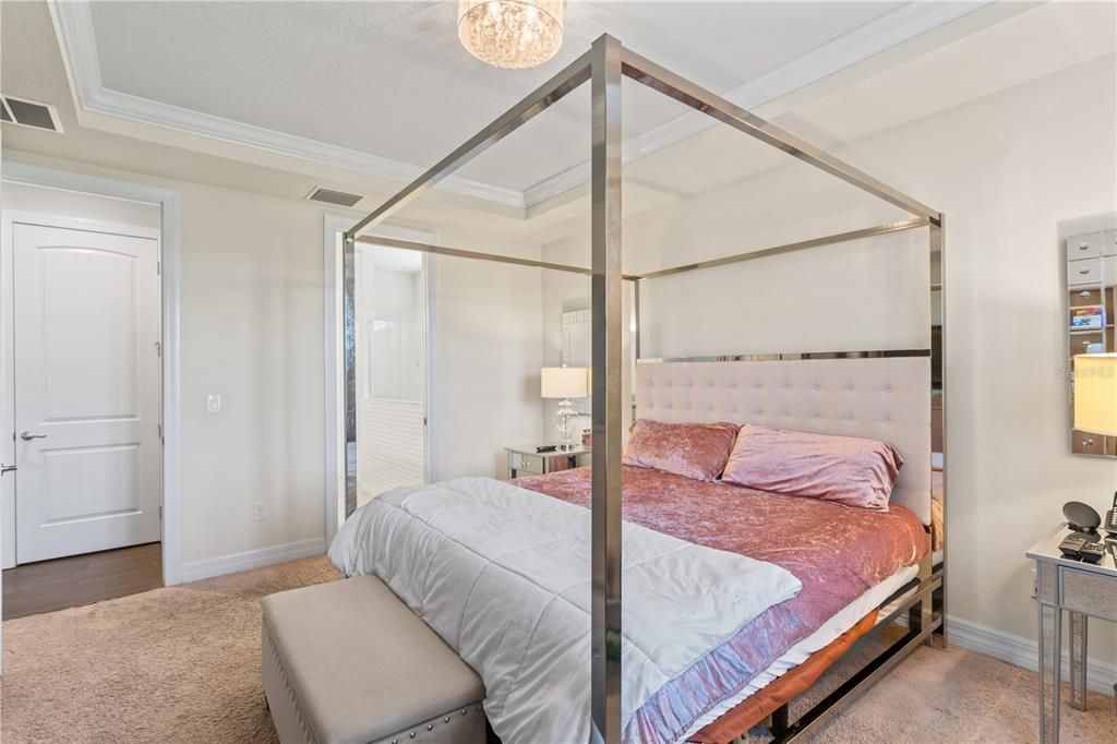 Activo con contrato: $499,000 (4 camas, 2 baños, 2894 Pies cuadrados)