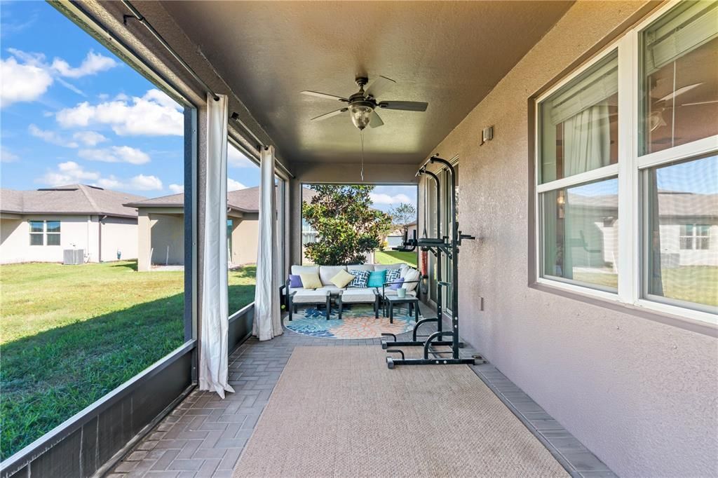 Activo con contrato: $499,000 (4 camas, 2 baños, 2894 Pies cuadrados)